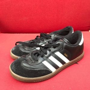 Black Adidas samba soccer shoe size 5